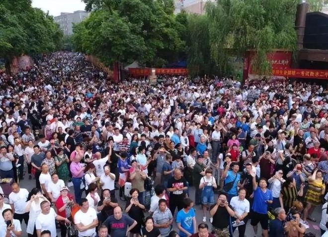米乐m6官方网站高中生作文高中生作文素材恢复高考后首位文科女状元：语文99分作文