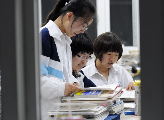 米乐m6官方网站高中生作文高中生活作文开头高中期末作文零分老师惊艳：思想超越同龄