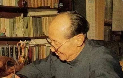 回顾高考时数学交白卷作文写了28个字大学校长看后：马上录取他